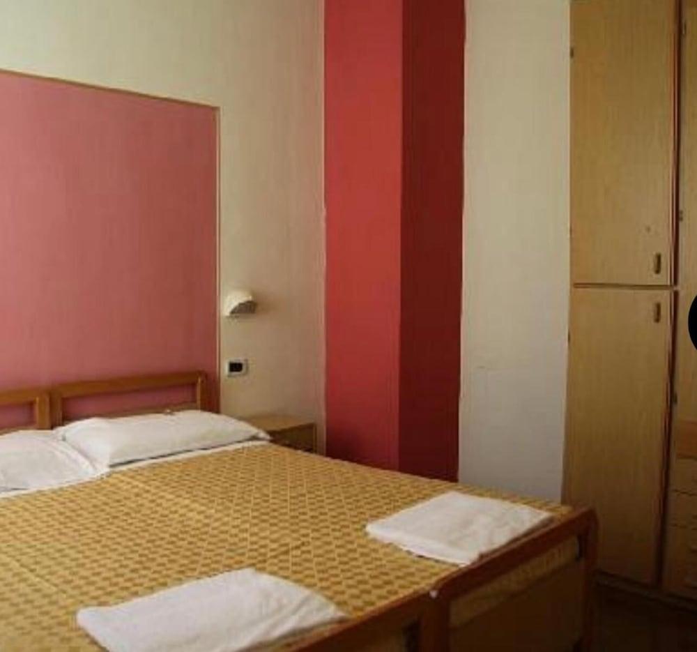 Hotel Losanna Rimini Kültér fotó